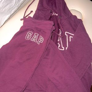 Burgundy sweat-suite XS but runs big